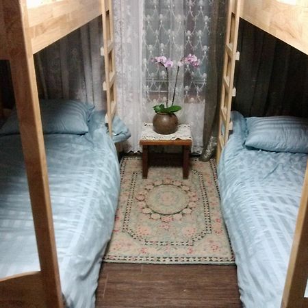 K Star Road Guesthouse - Hostel Seoul Bagian luar foto