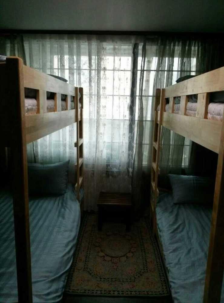 K Star Road Guesthouse - Hostel Seoul Bagian luar foto