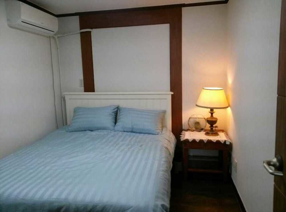 K Star Road Guesthouse - Hostel Seoul Bagian luar foto