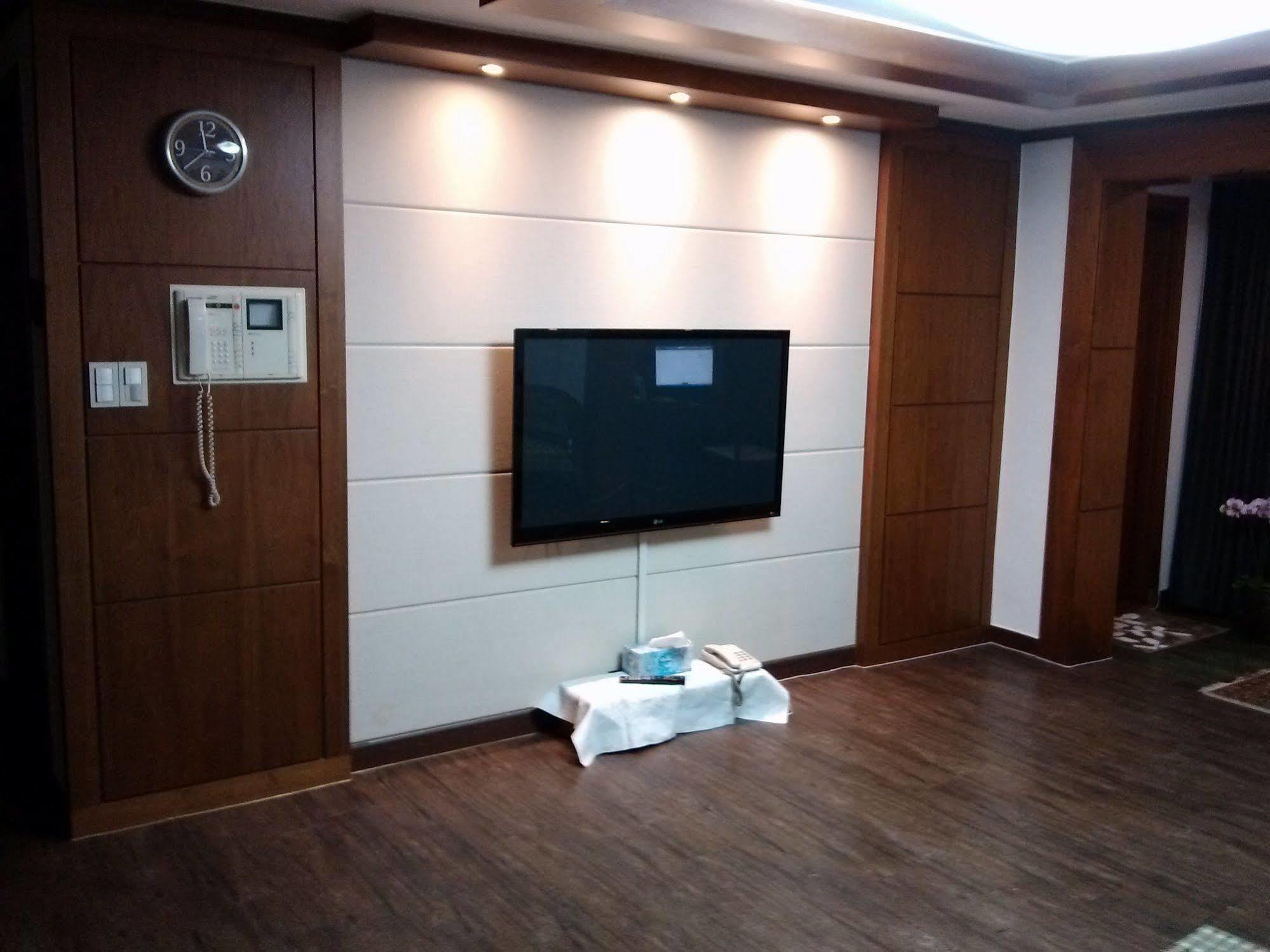 K Star Road Guesthouse - Hostel Seoul Bagian luar foto