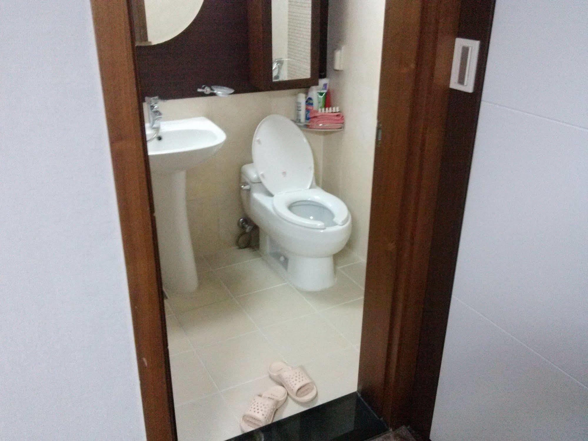 K Star Road Guesthouse - Hostel Seoul Bagian luar foto